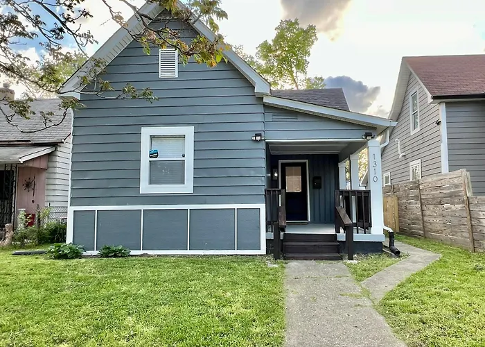 Modern Style Home Near Dt Indy & Major Attractions