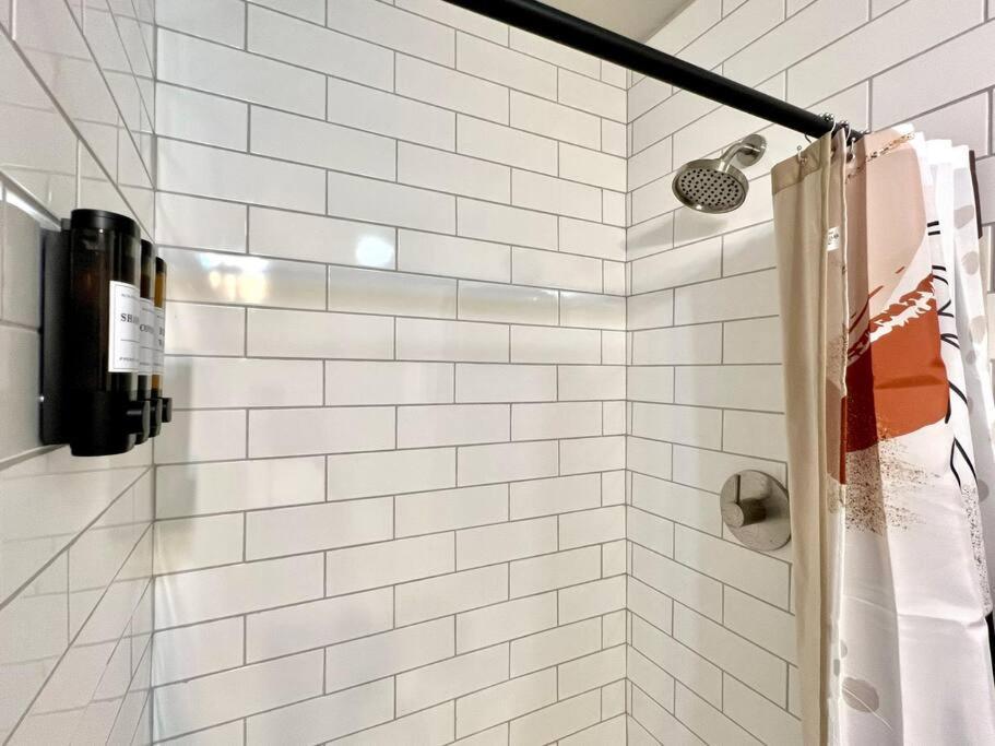 Apartment Modern Style Near Dt Indy & Major Attractions Indianapolis
