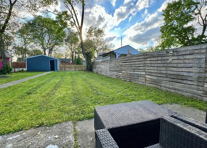 Modern Style Home Near Dt Indy & Major Attractions