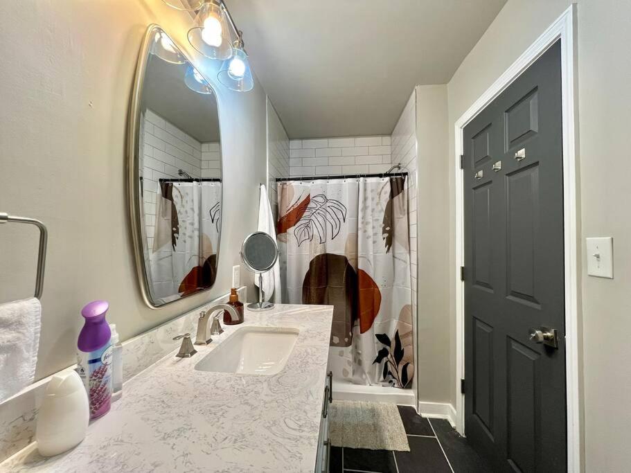 Apartment Modern Style Near Dt Indy & Major Attractions *